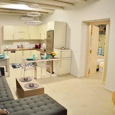Koukis House *